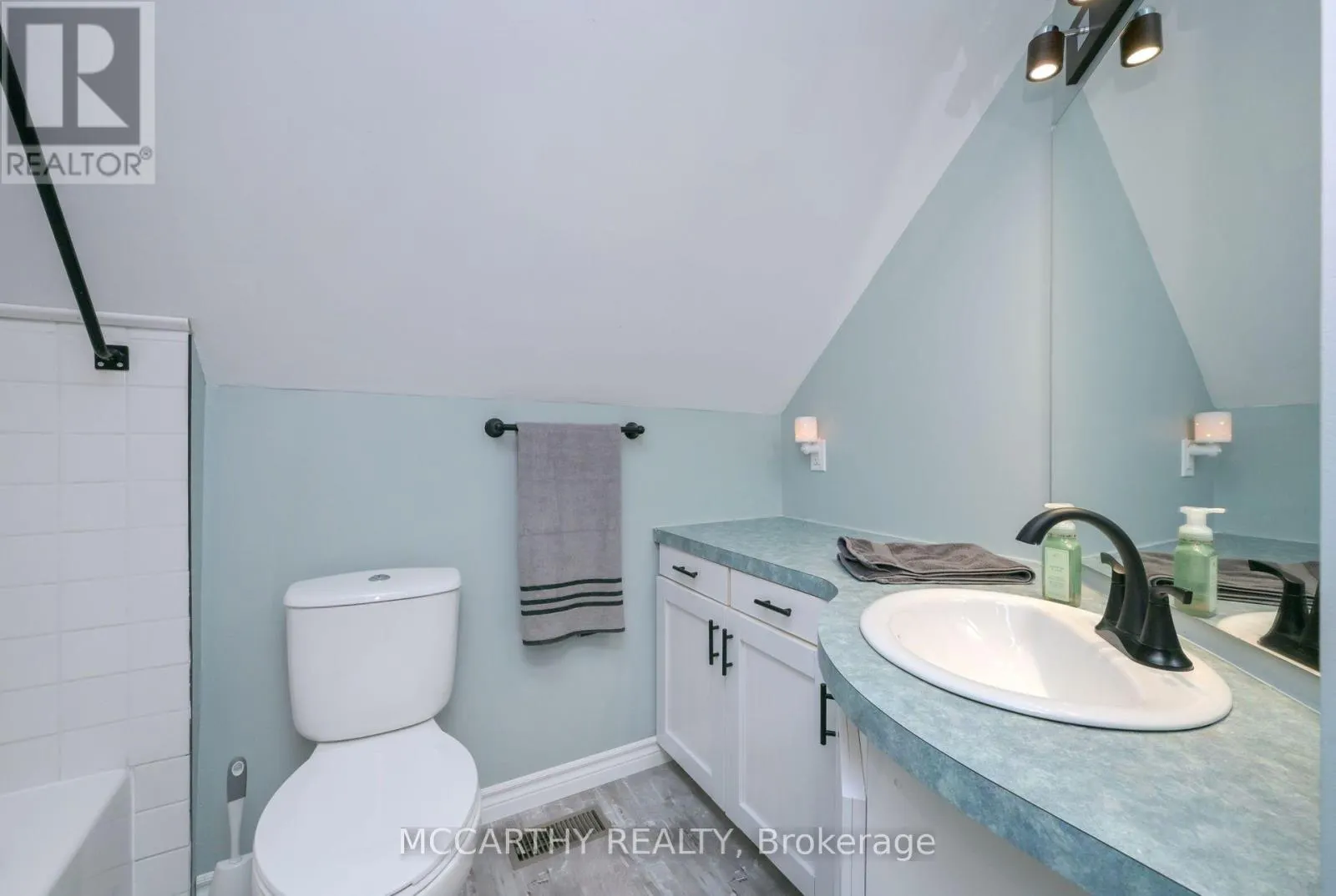 681141 260 SIDE ROAD