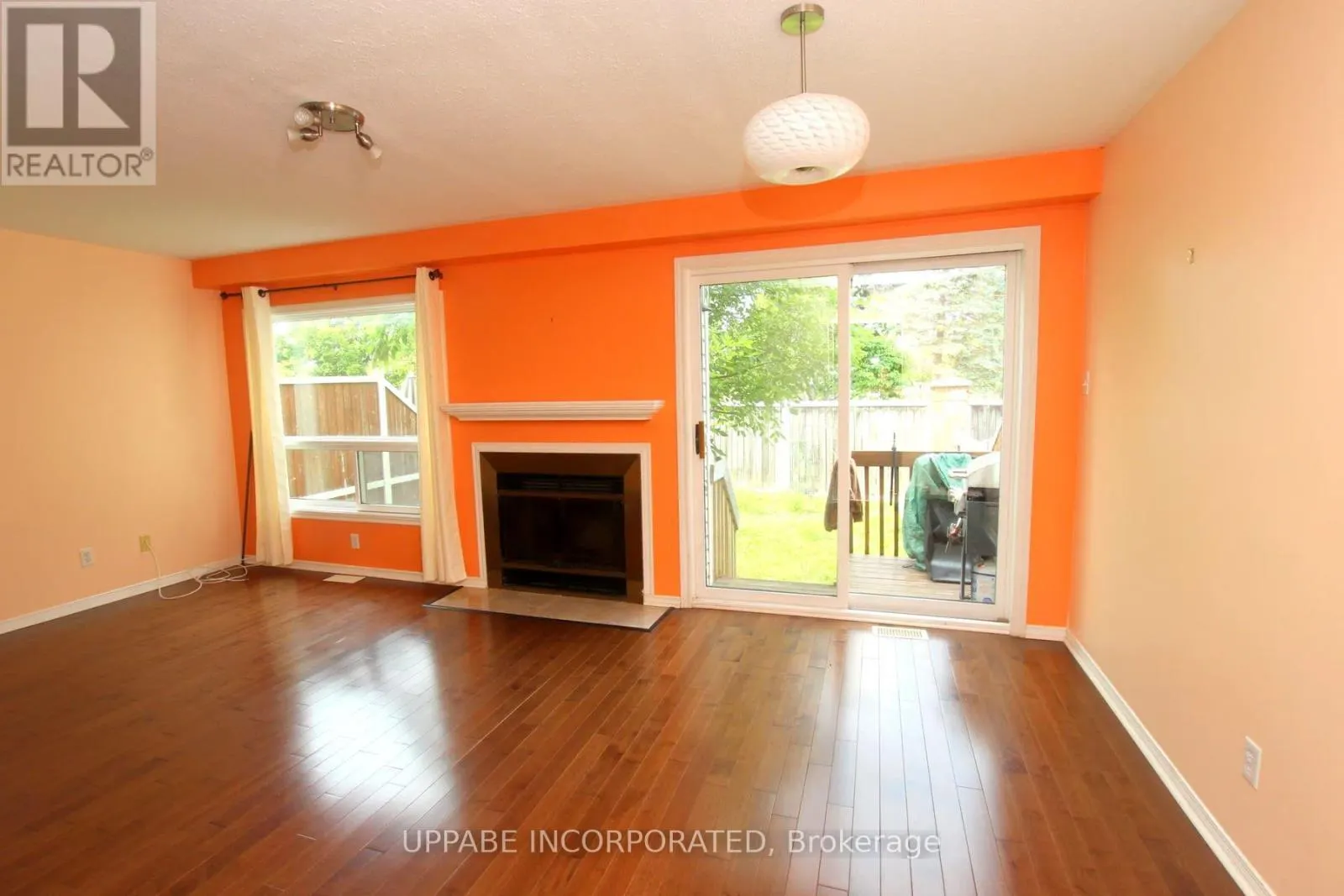 6075 PINEGLADE CRESCENT