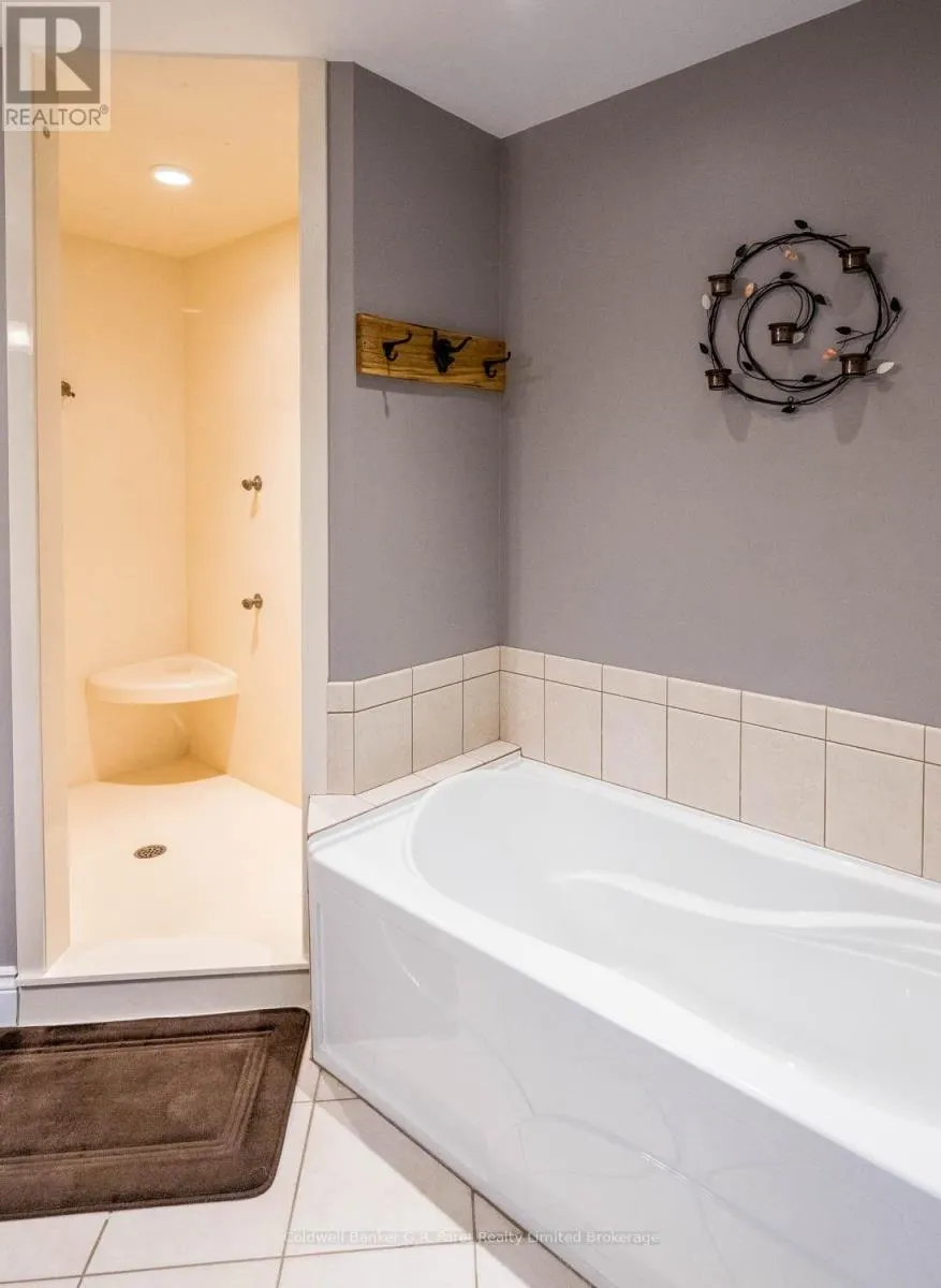 9862 LAKESHORE DRIVE