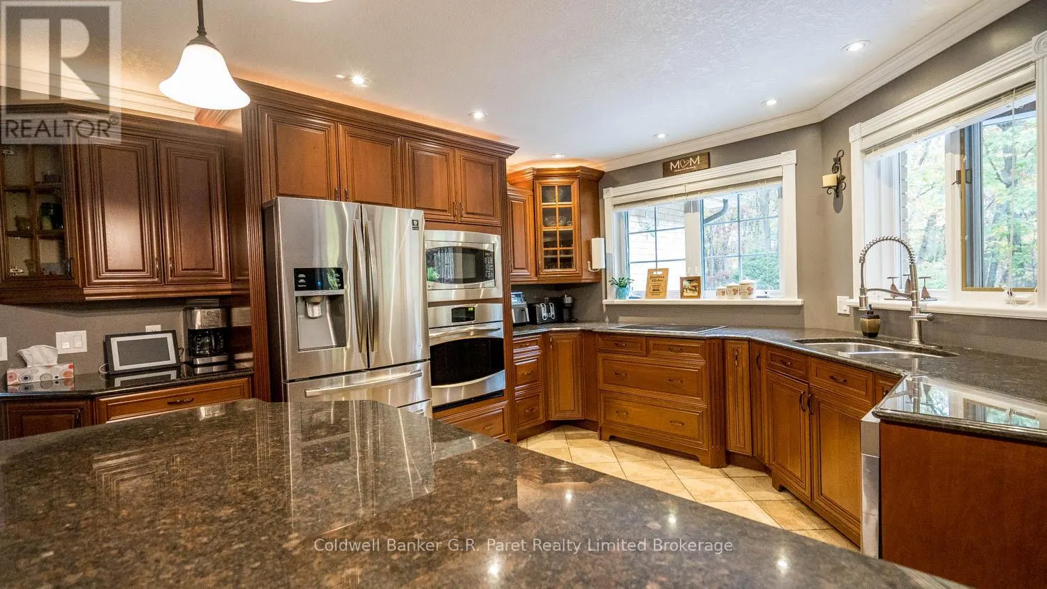 9862 LAKESHORE DRIVE