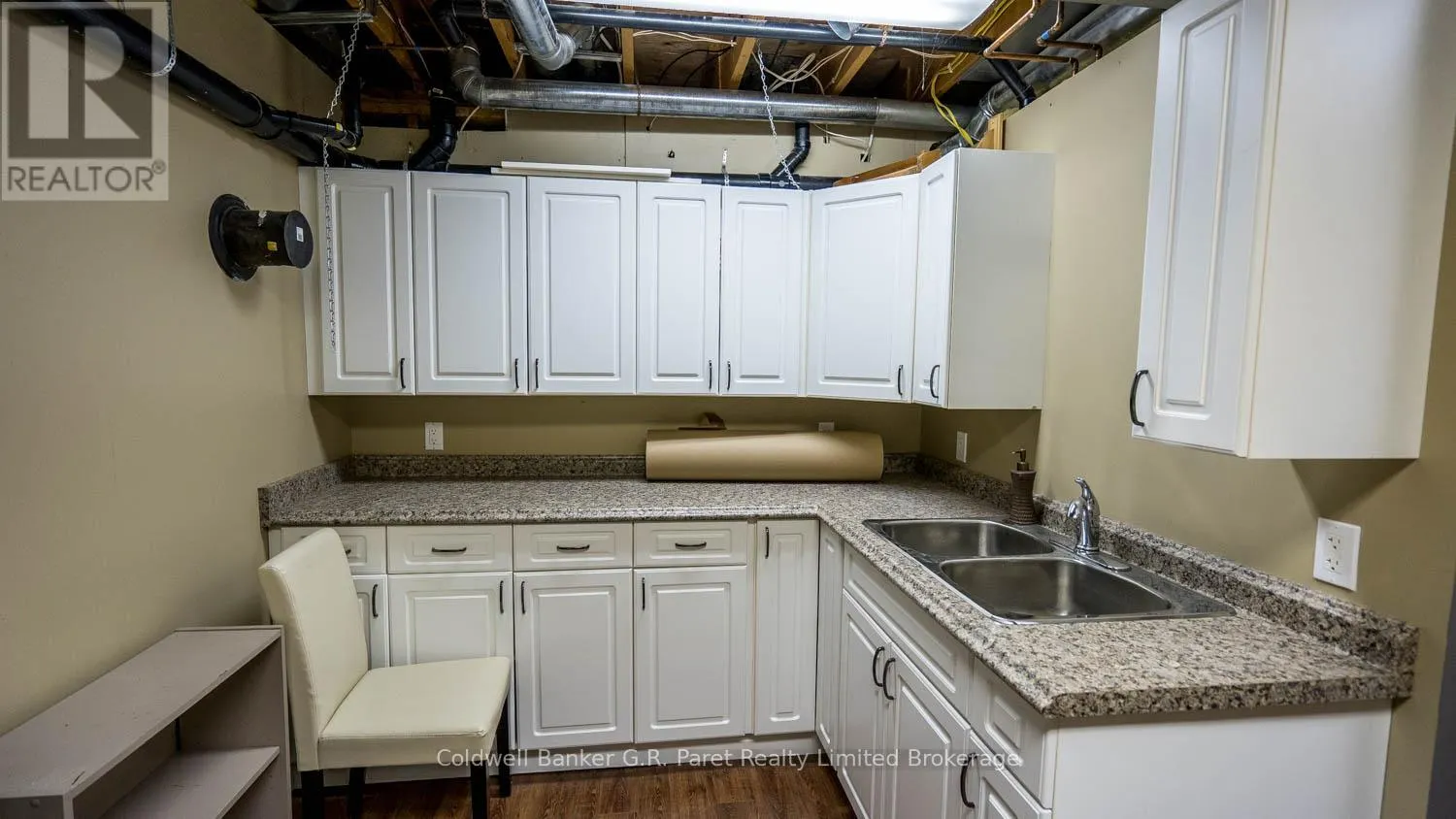 9862 LAKESHORE DRIVE