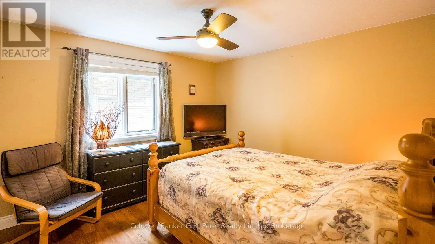 9862 LAKESHORE DRIVE