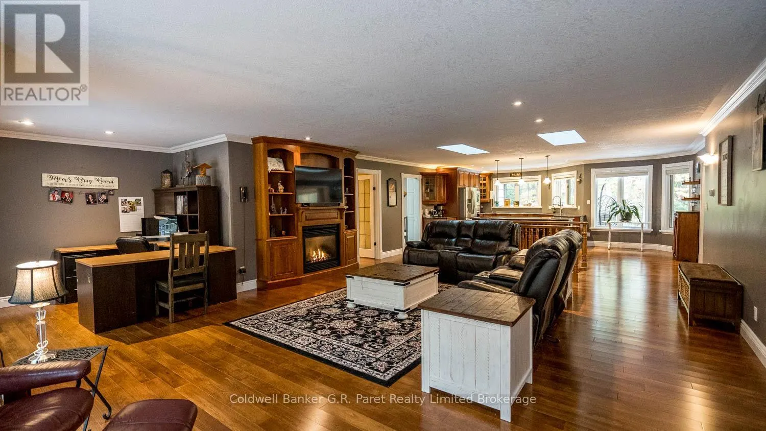 9862 LAKESHORE DRIVE