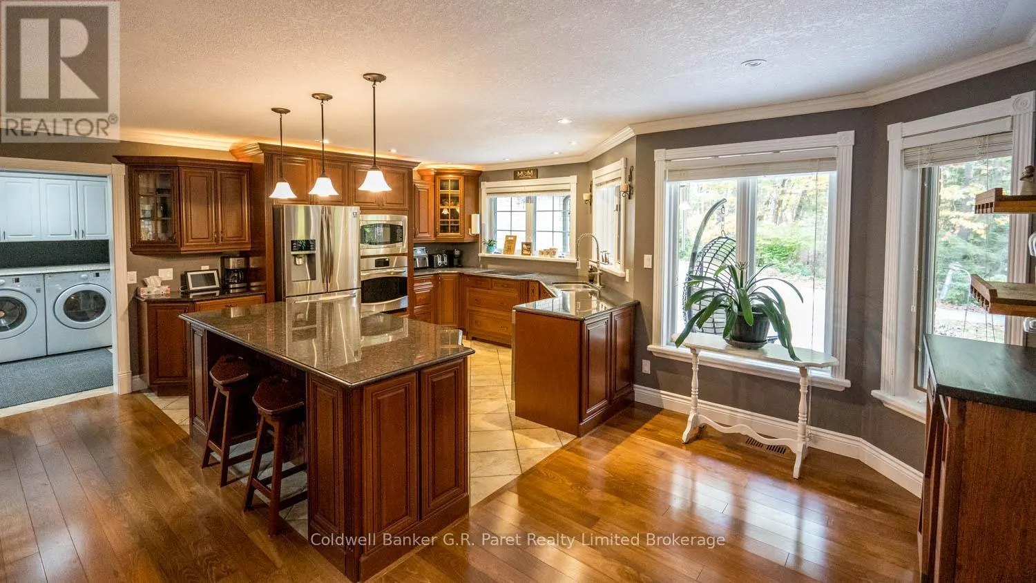 9862 LAKESHORE DRIVE