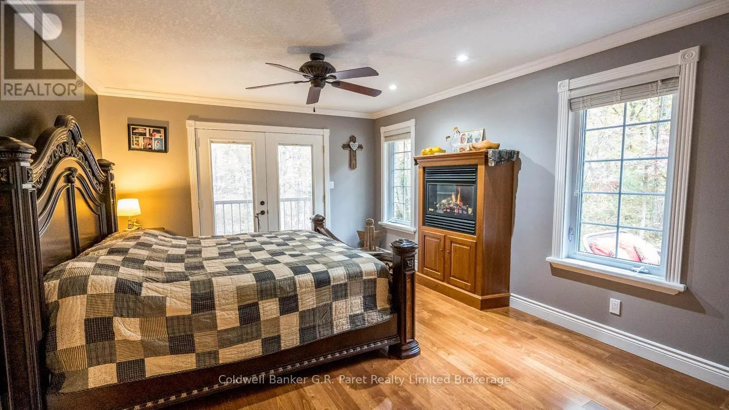 9862 LAKESHORE DRIVE