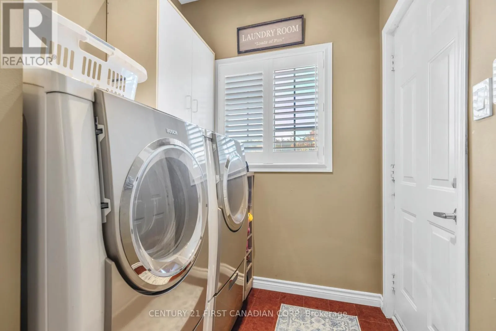 1 - 205 NORTH CENTRE ROAD, #1