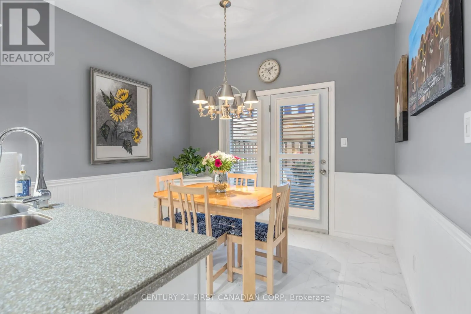 1 - 205 NORTH CENTRE ROAD, #1