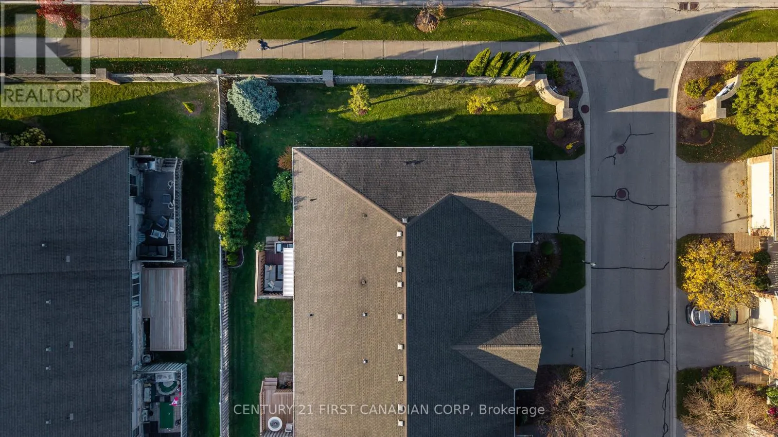 1 - 205 NORTH CENTRE ROAD, #1