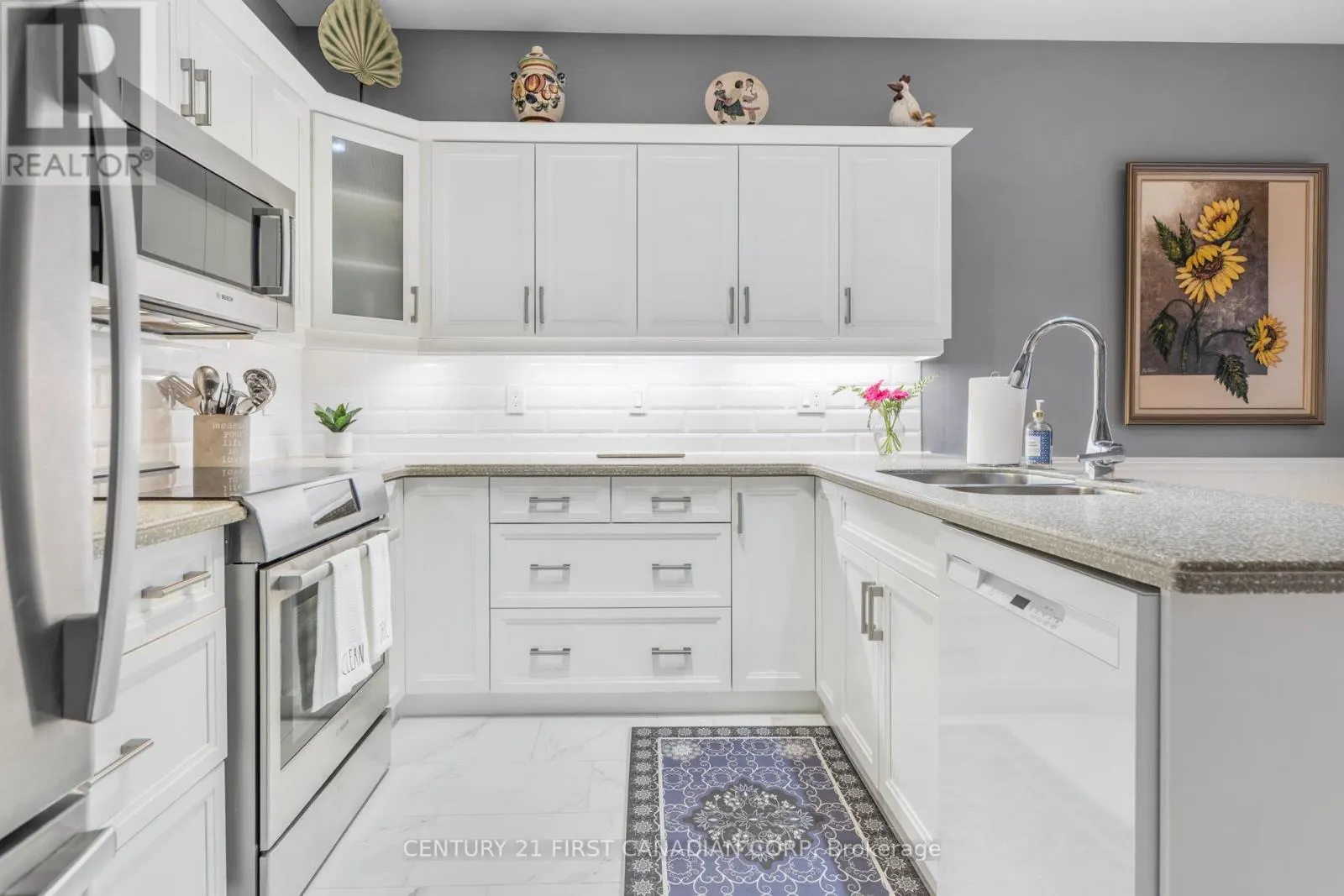 1 - 205 NORTH CENTRE ROAD, #1