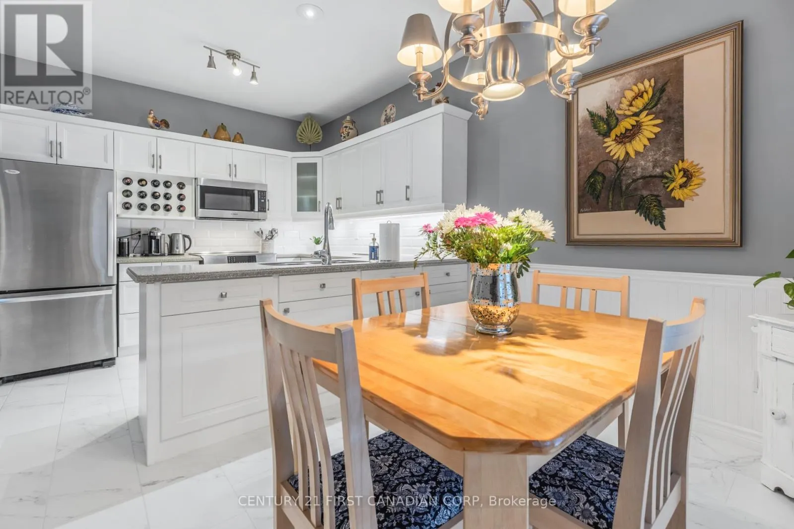 1 - 205 NORTH CENTRE ROAD, #1