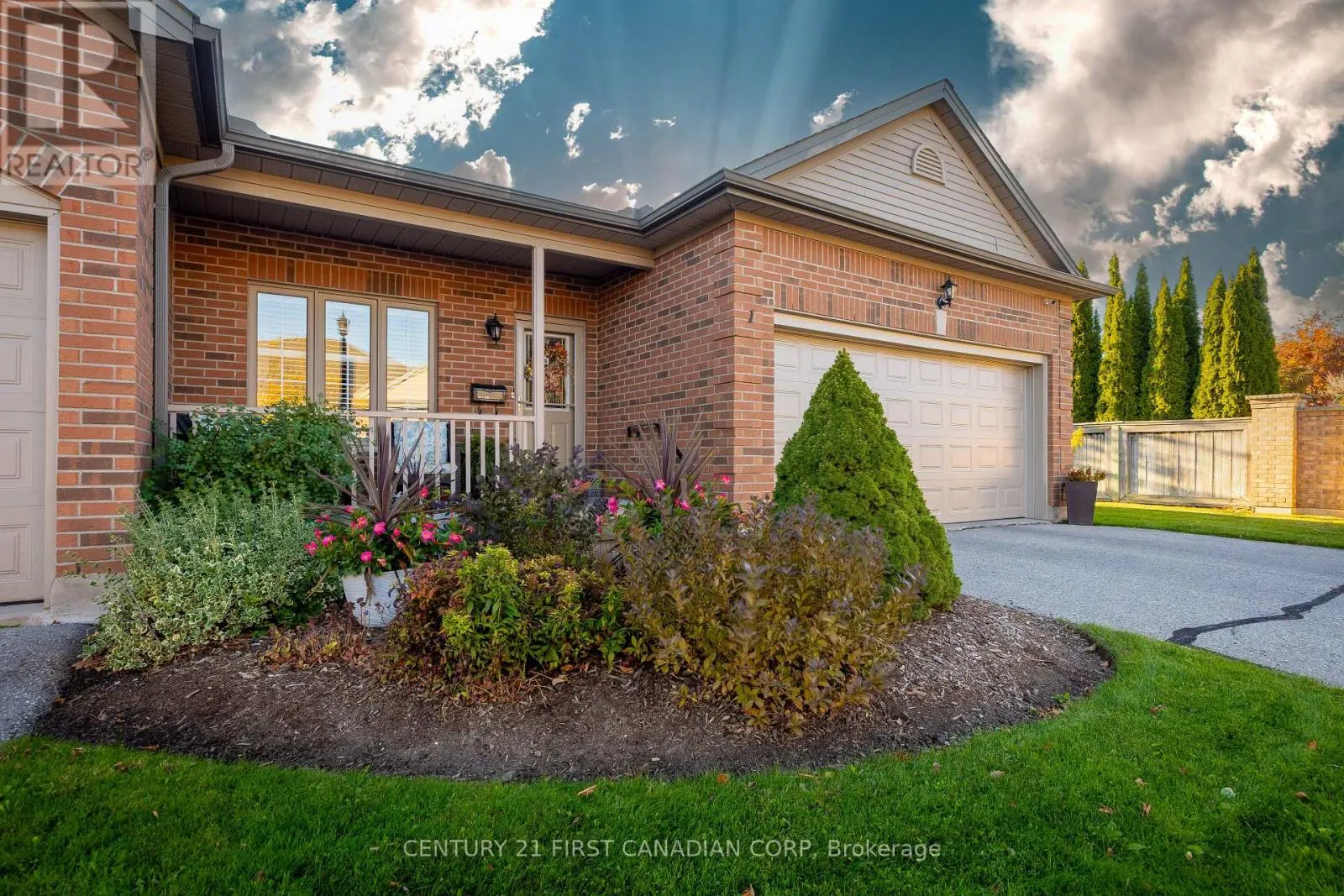 1 - 205 NORTH CENTRE ROAD, #1