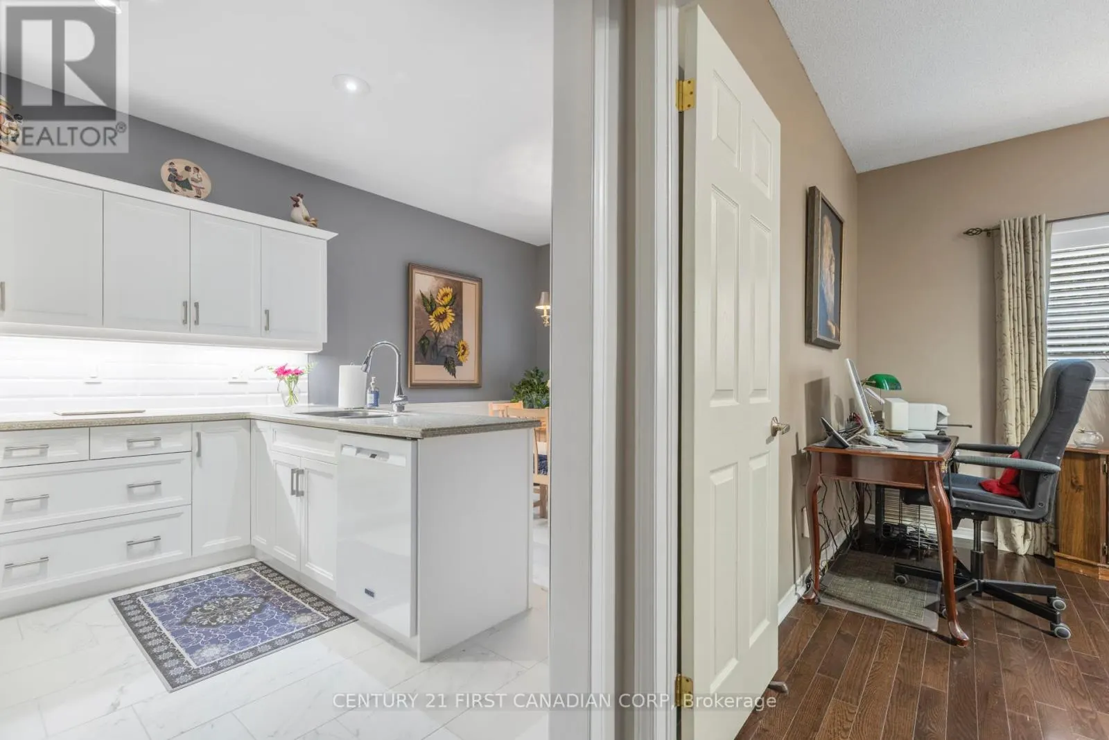 1 - 205 NORTH CENTRE ROAD, #1