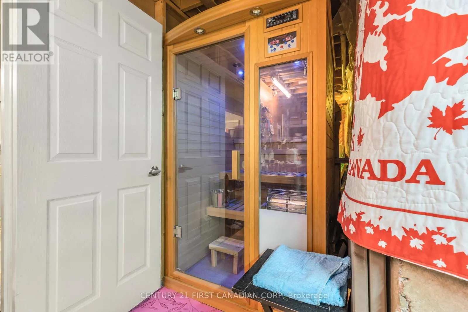 1 - 205 NORTH CENTRE ROAD, #1