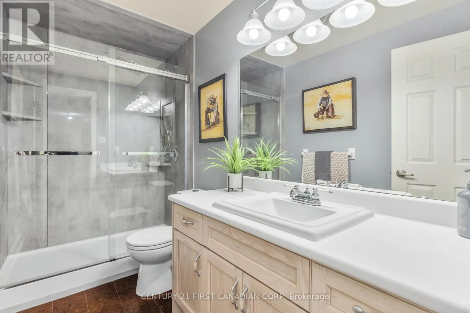 1 - 205 NORTH CENTRE ROAD, #1