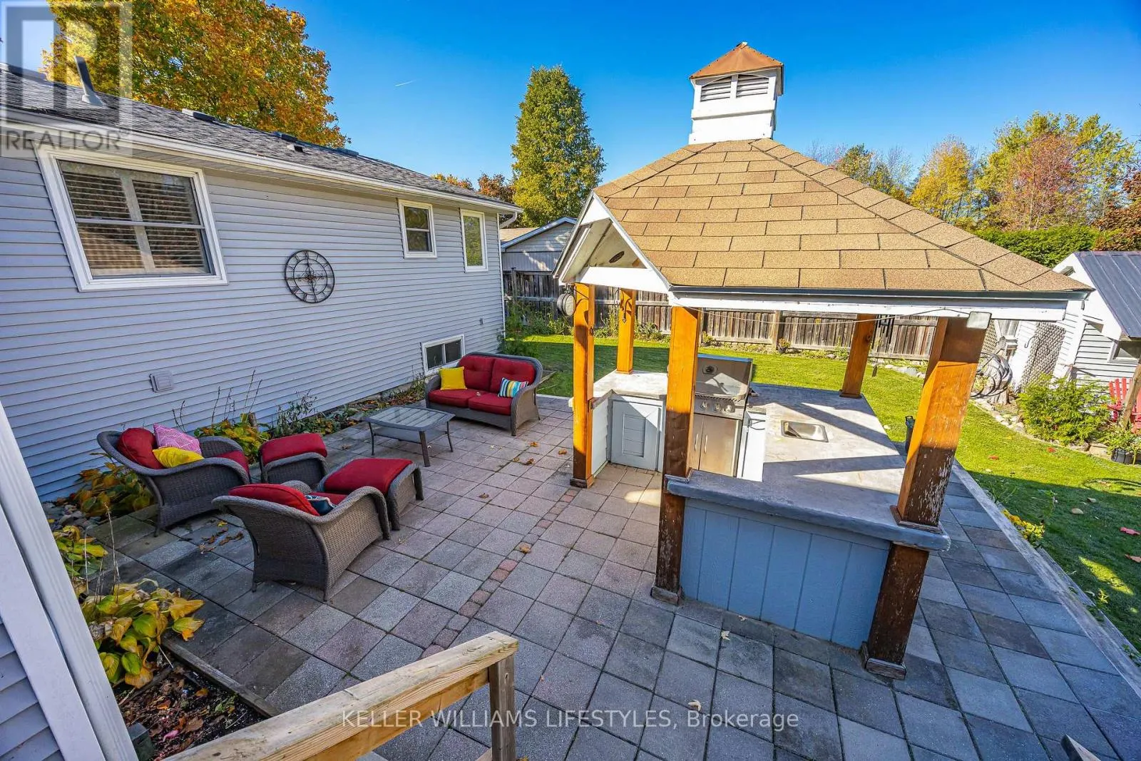 11 HAWTHORN CRESCENT