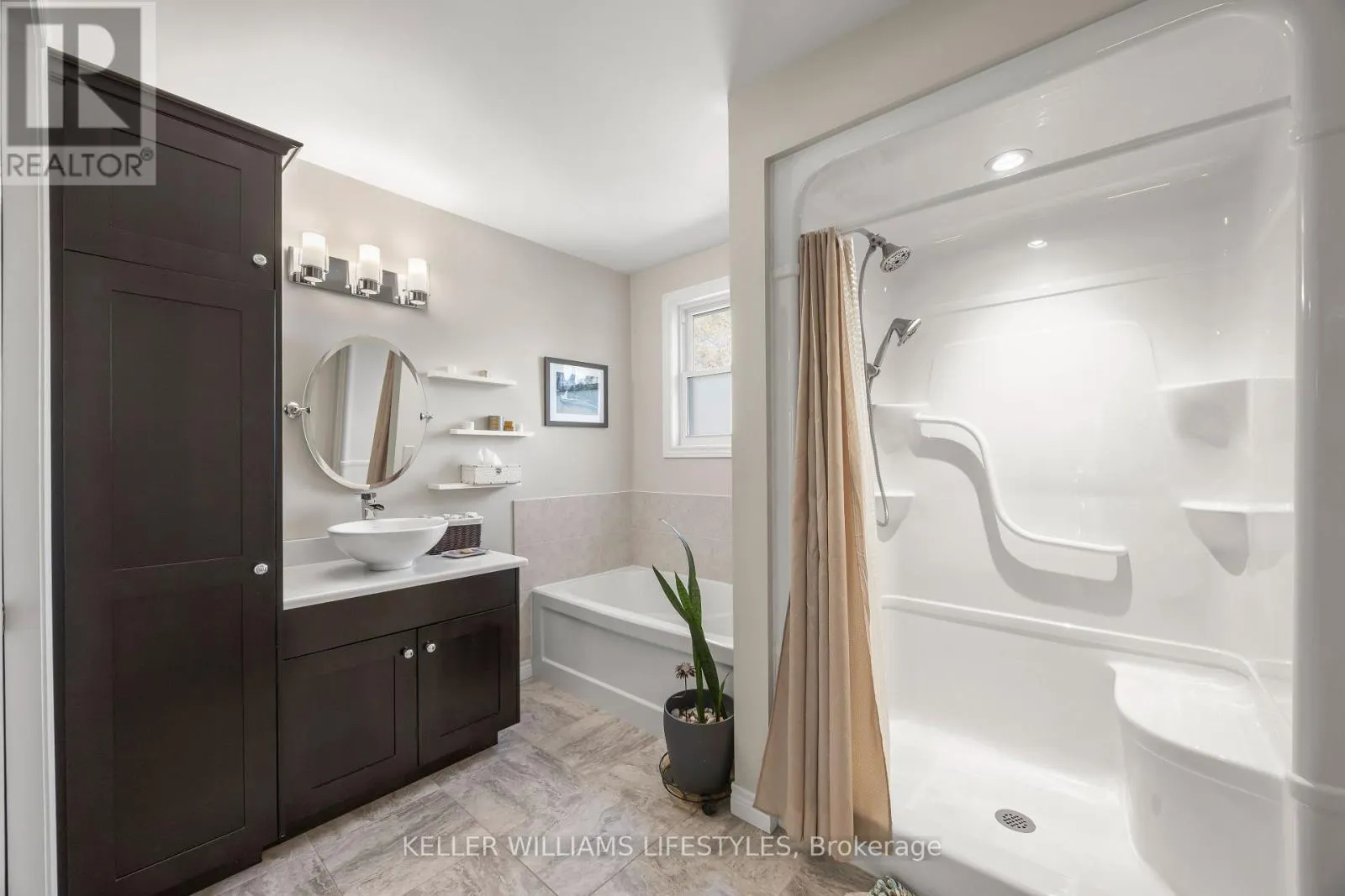 11 HAWTHORN CRESCENT