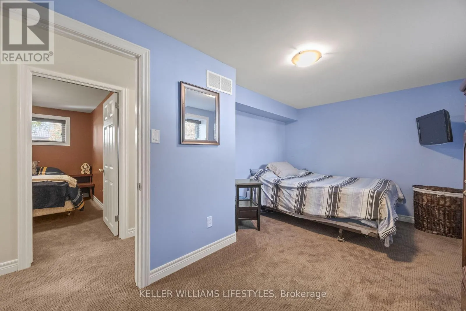 11 HAWTHORN CRESCENT