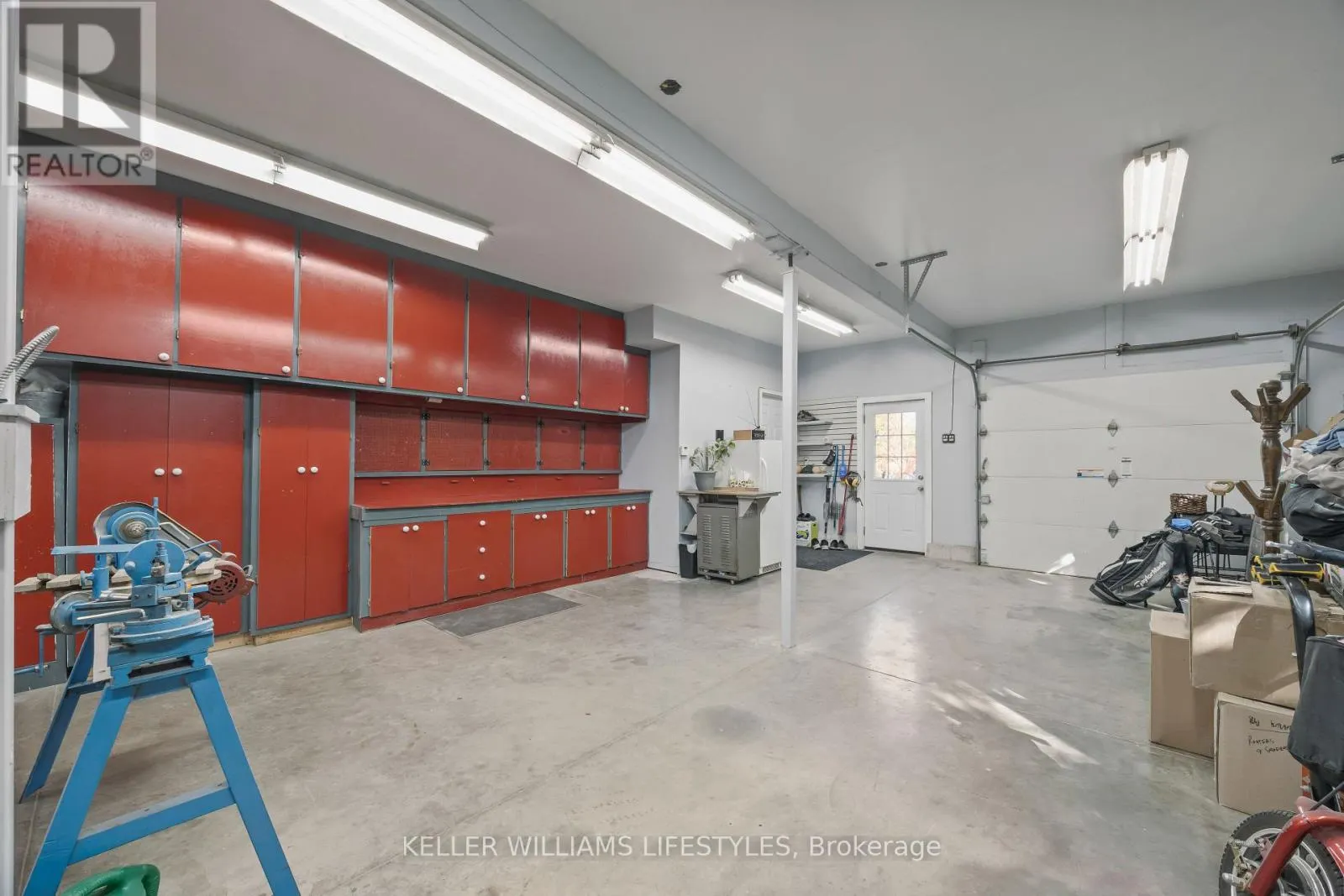 11 HAWTHORN CRESCENT