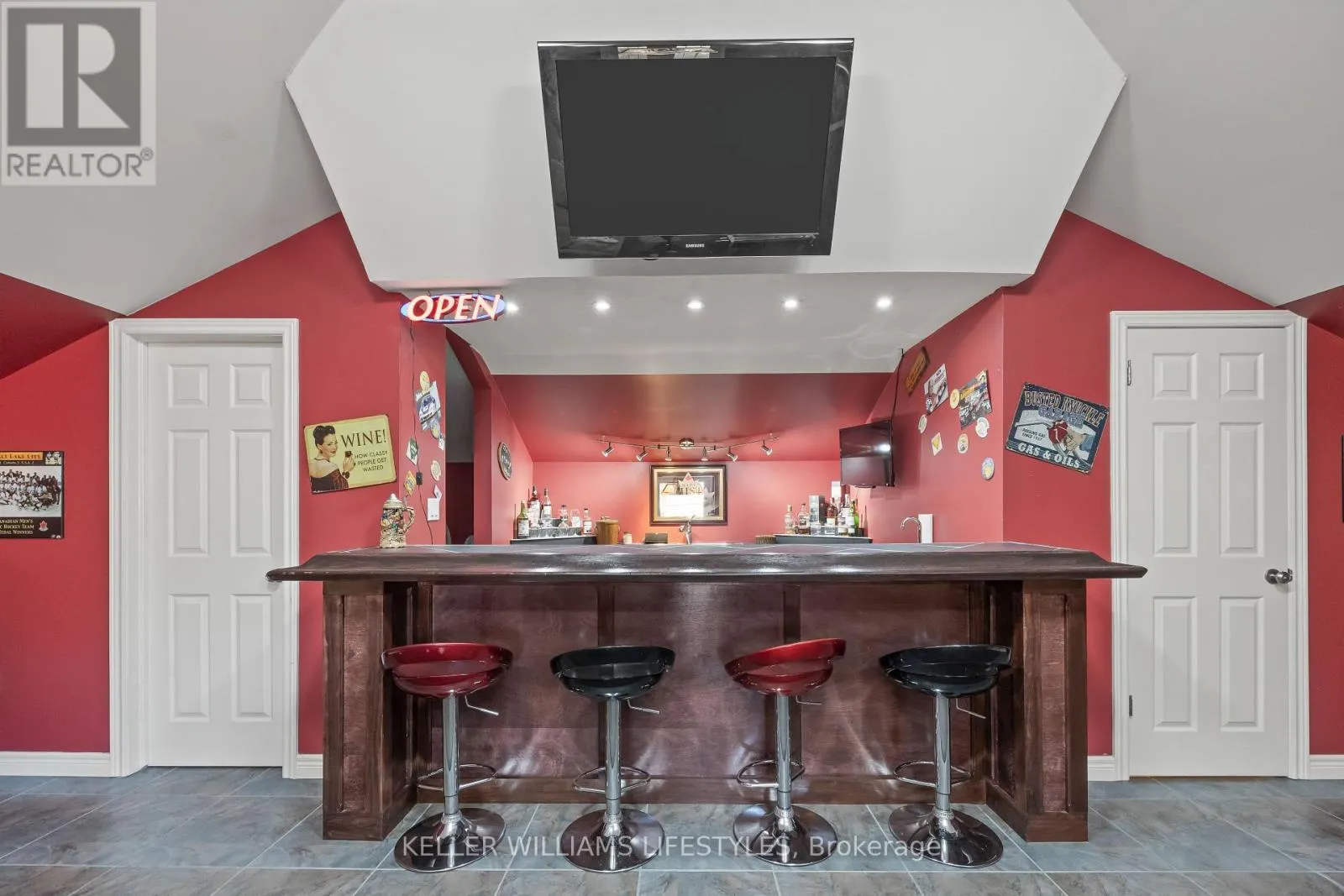 11 HAWTHORN CRESCENT