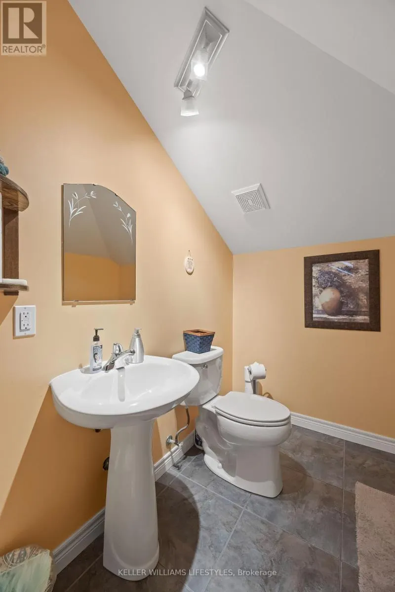 11 HAWTHORN CRESCENT