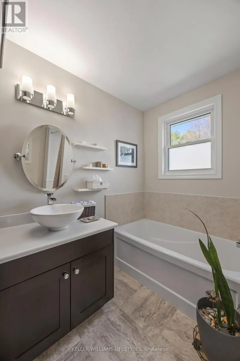 11 HAWTHORN CRESCENT