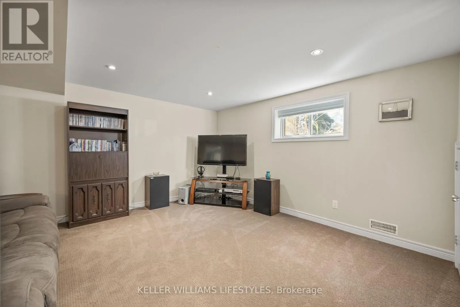 11 HAWTHORN CRESCENT