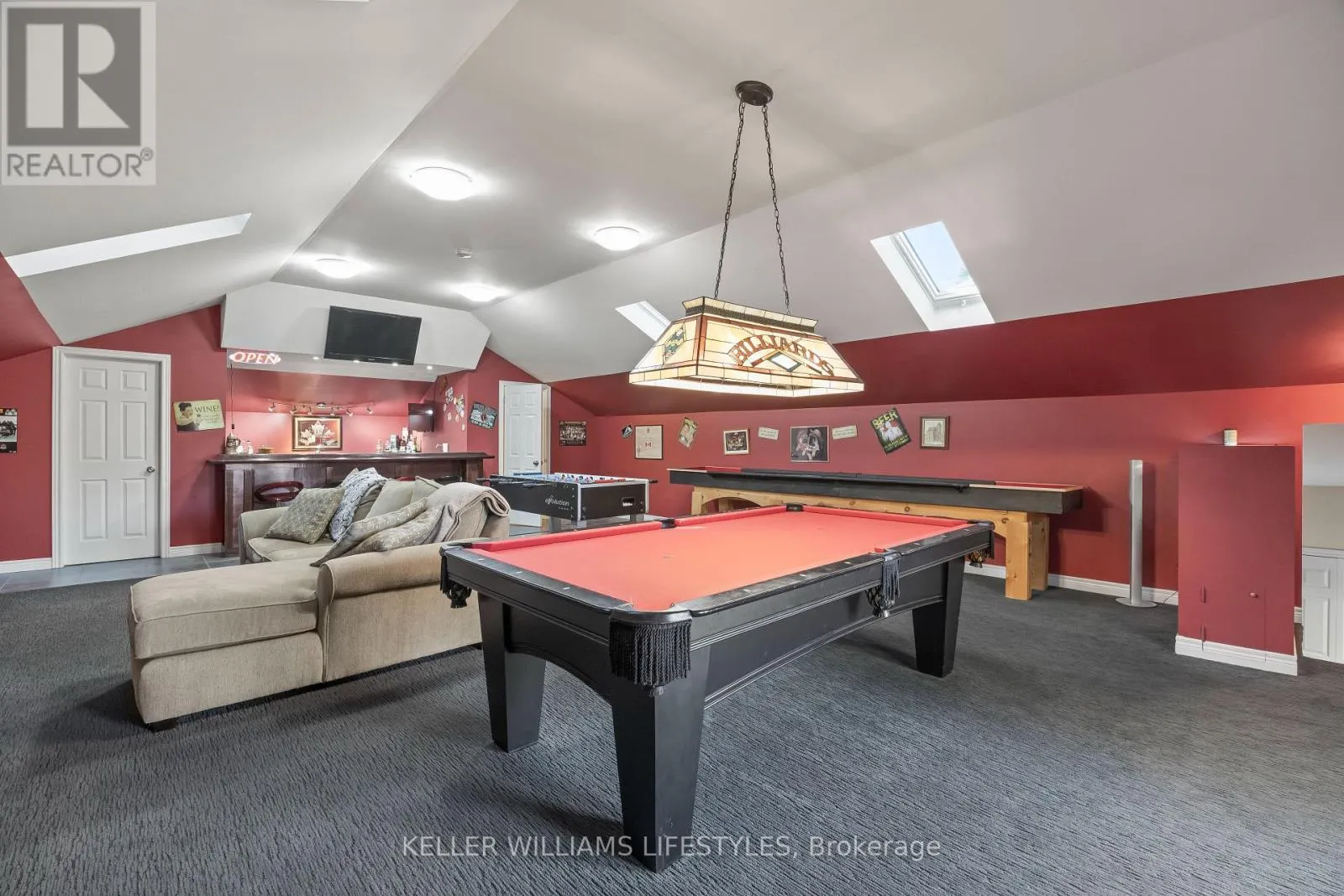 11 HAWTHORN CRESCENT