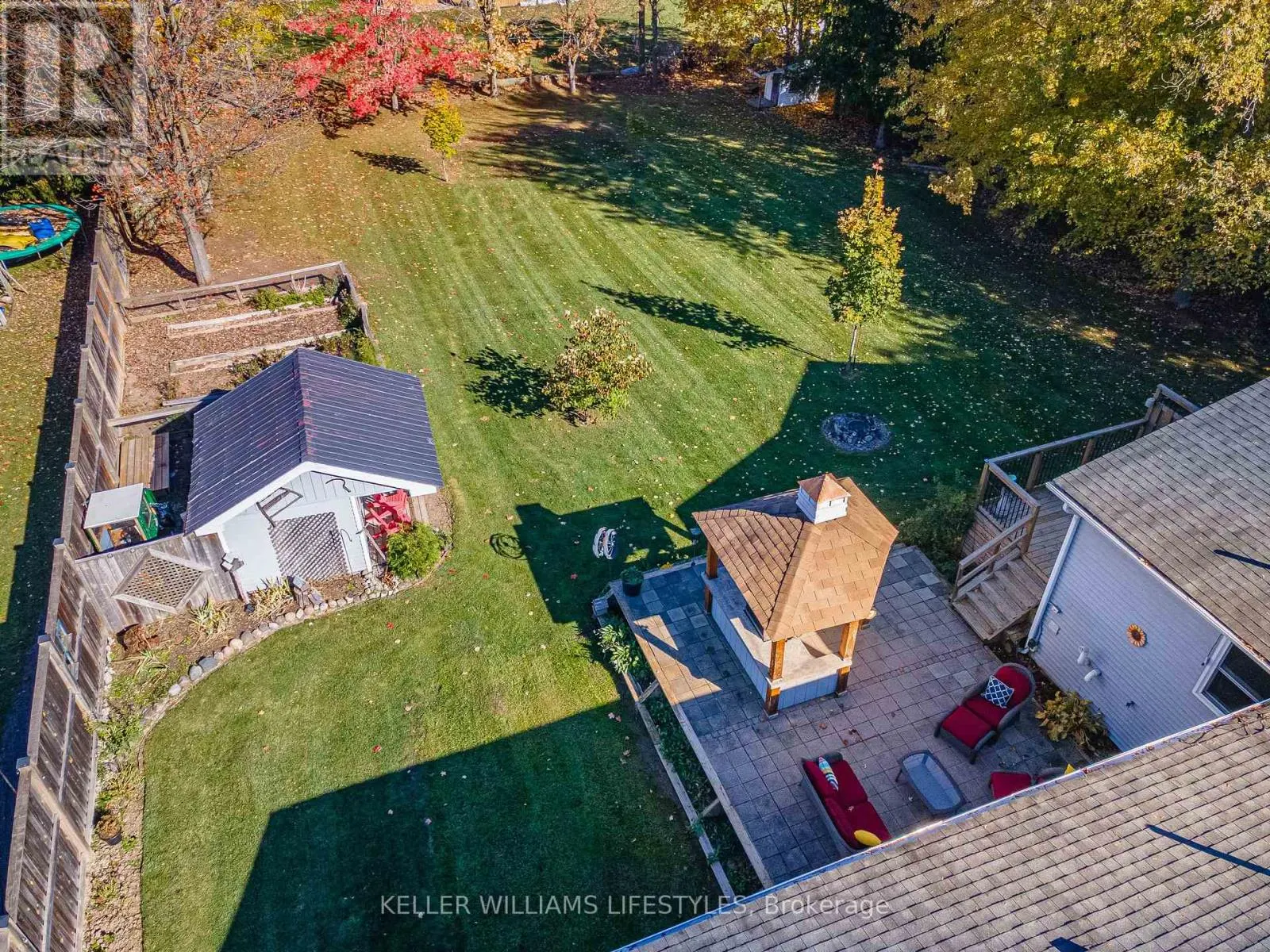 11 HAWTHORN CRESCENT