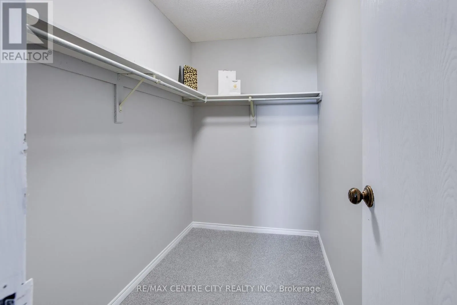 812 - 45 POND MILLS ROAD, #812