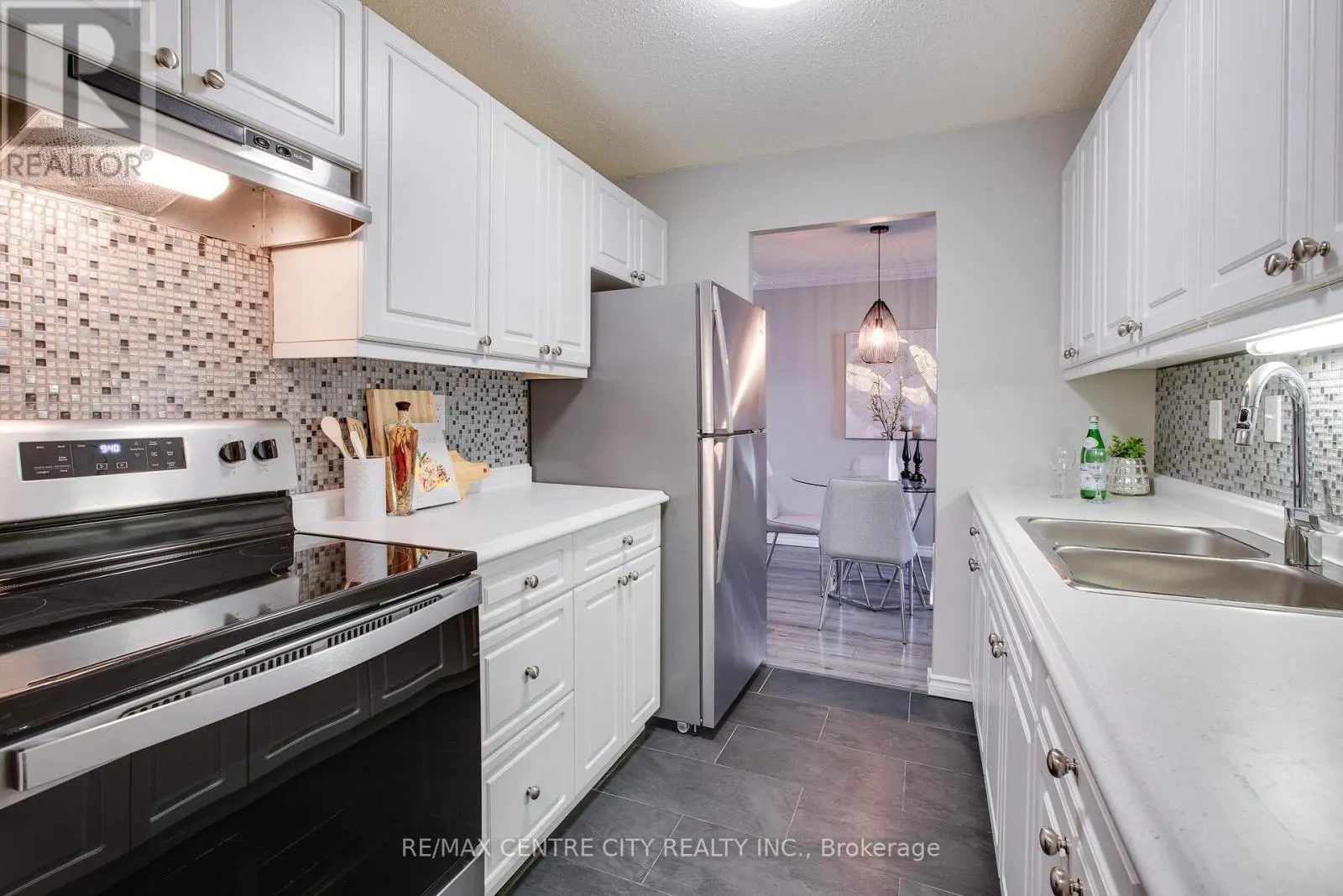 812 - 45 POND MILLS ROAD, #812