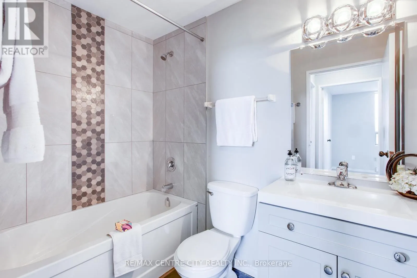 812 - 45 POND MILLS ROAD, #812