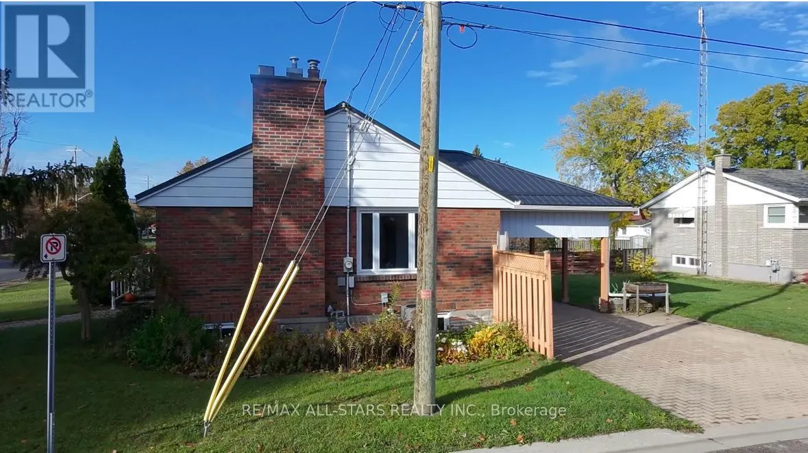 200 UNIVERSITY AVENUE E