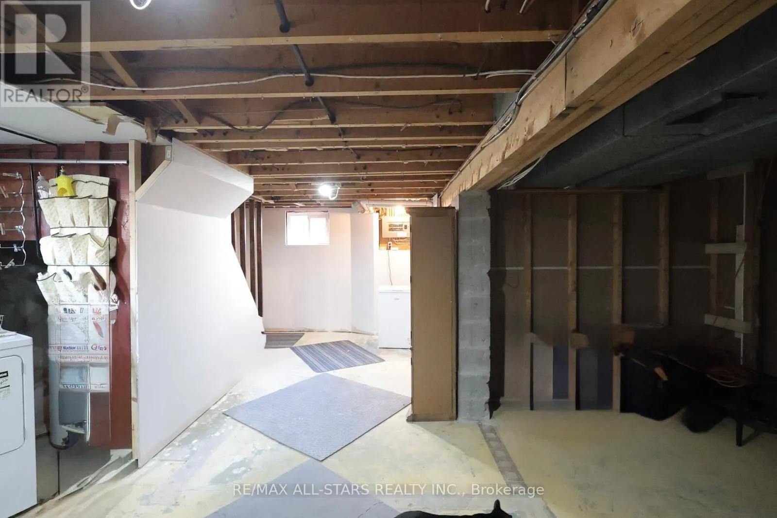 200 UNIVERSITY AVENUE E