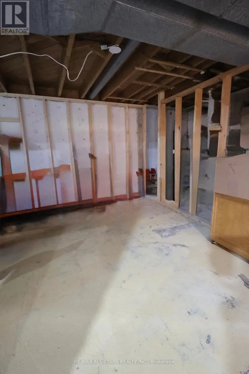 200 UNIVERSITY AVENUE E