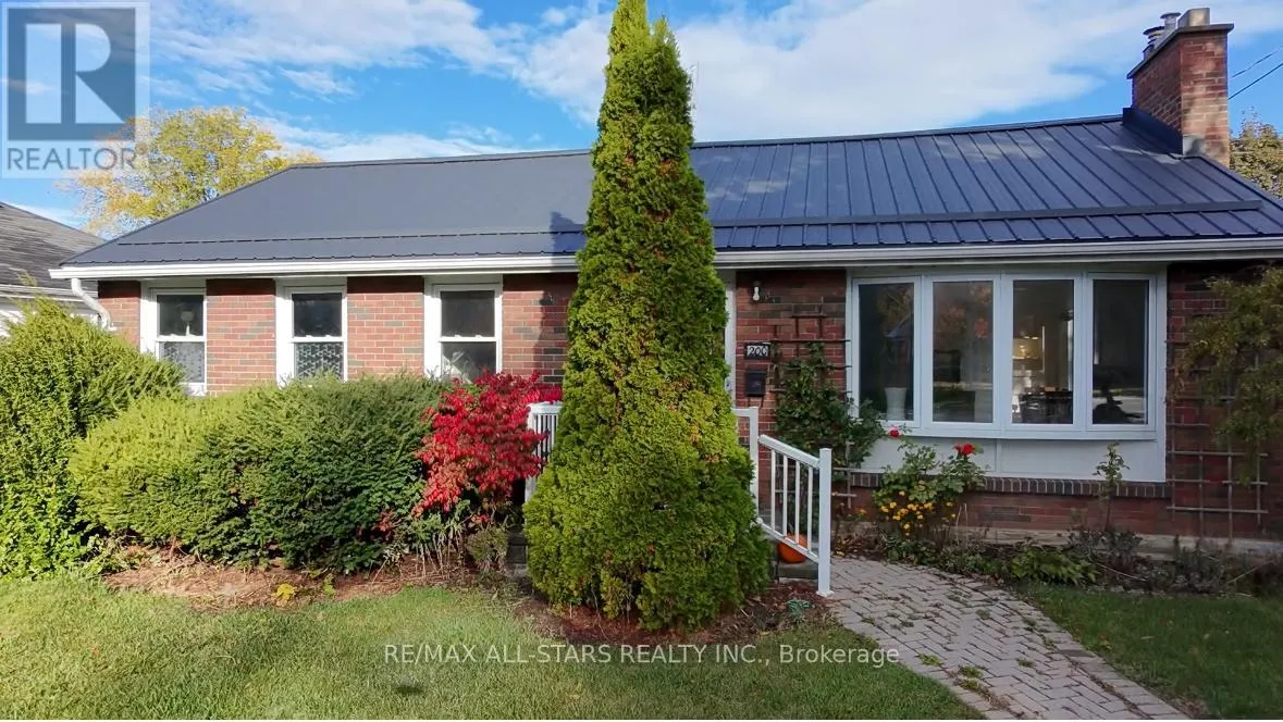 200 UNIVERSITY AVENUE E