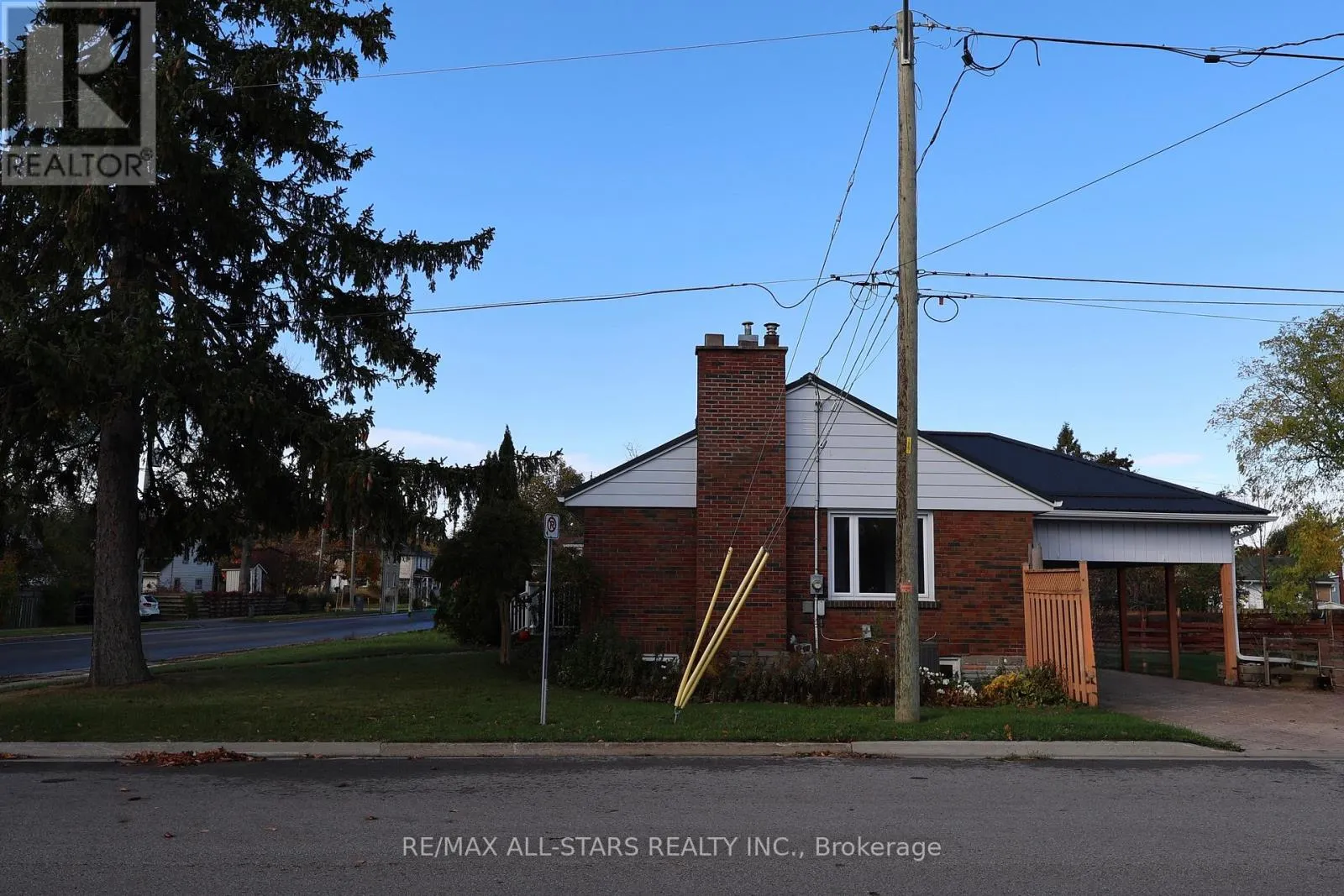 200 UNIVERSITY AVENUE E