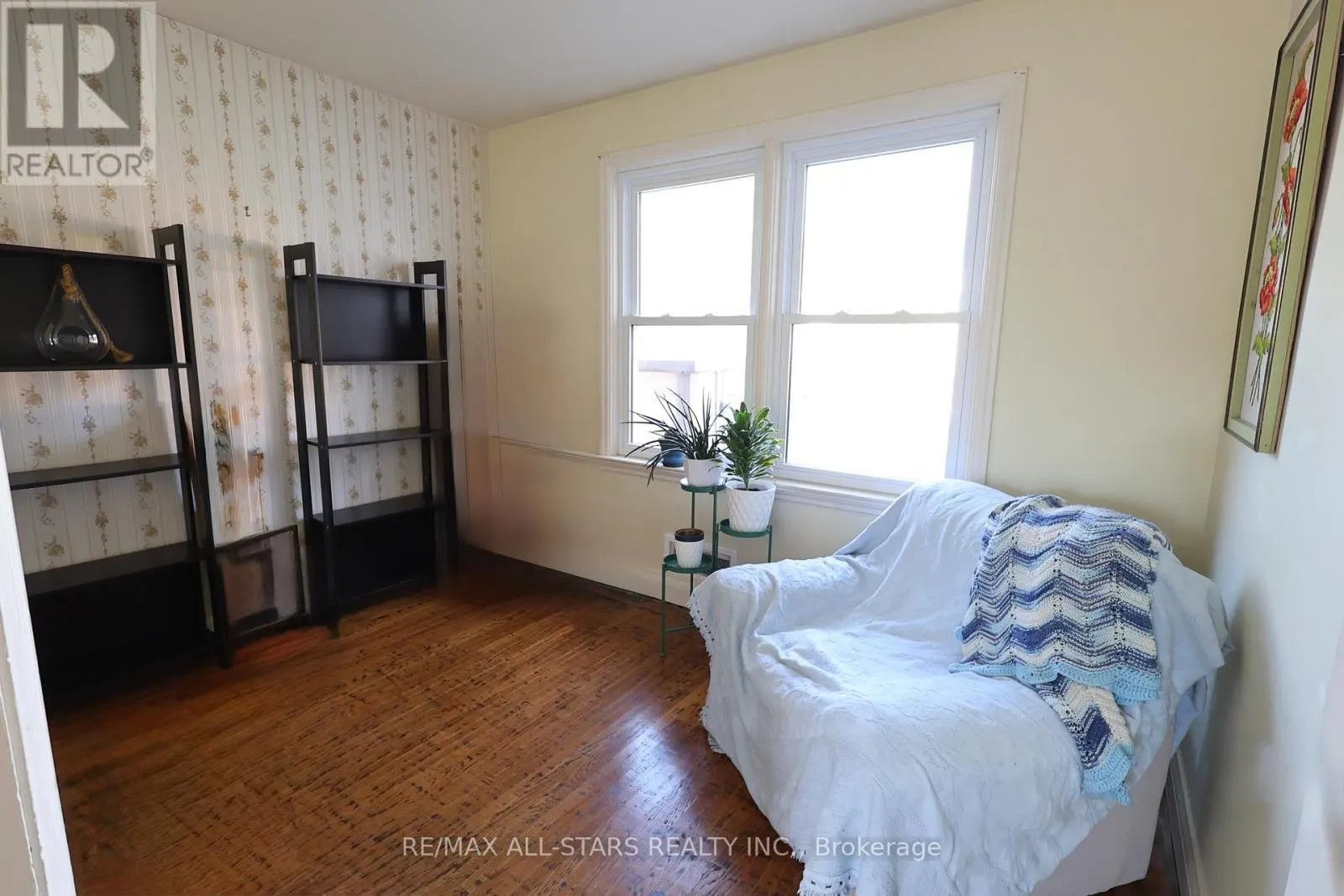 200 UNIVERSITY AVENUE E