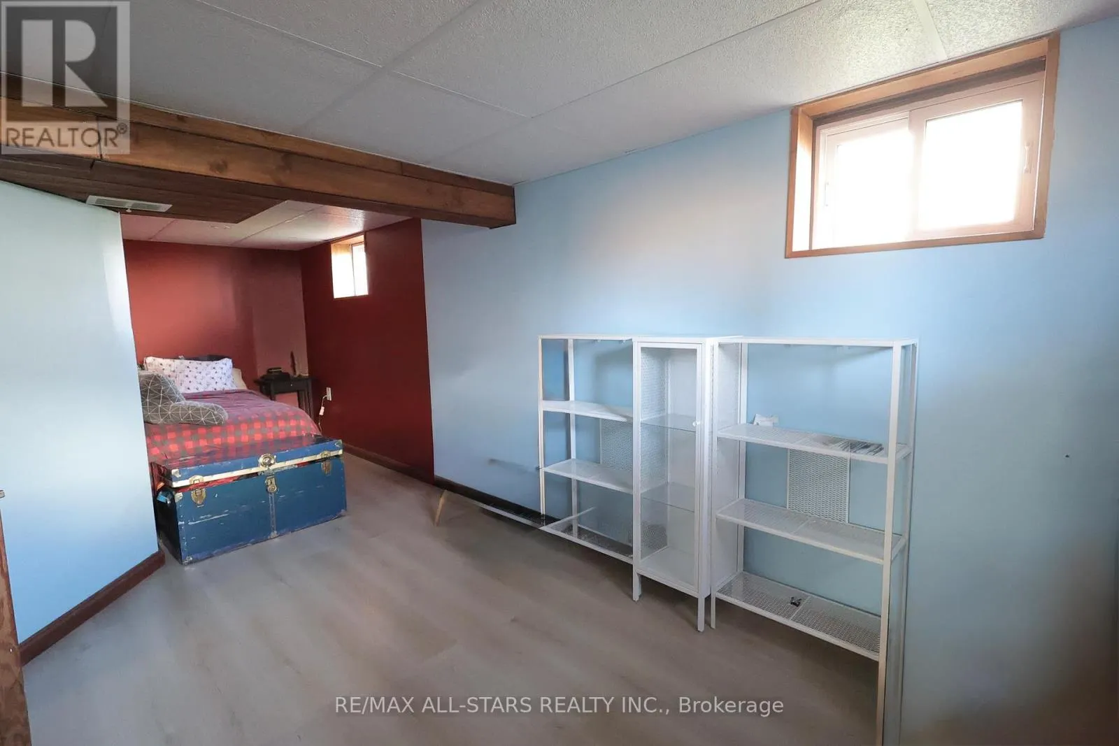 200 UNIVERSITY AVENUE E