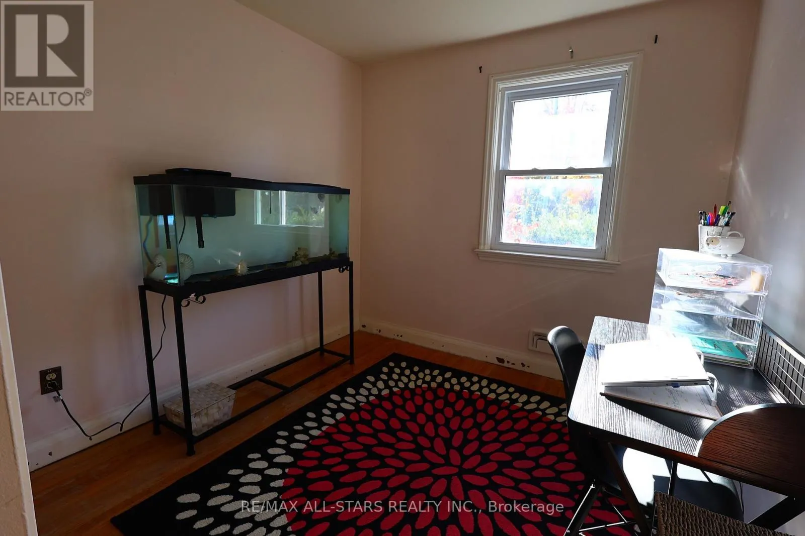 200 UNIVERSITY AVENUE E