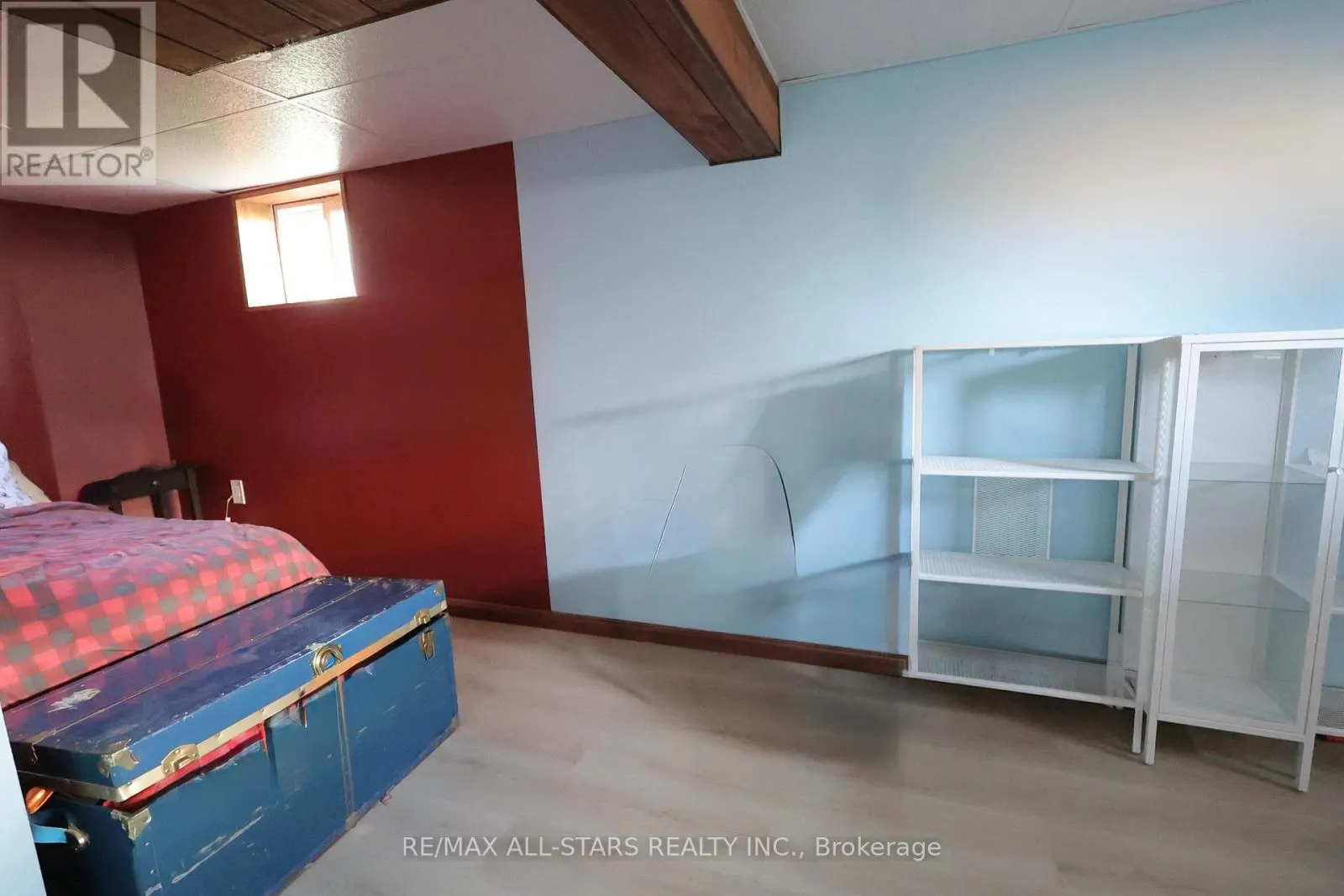 200 UNIVERSITY AVENUE E