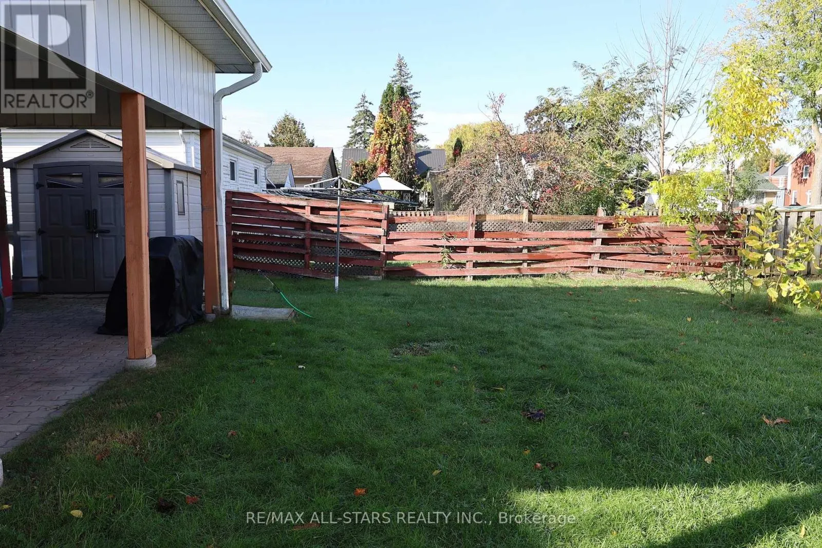 200 UNIVERSITY AVENUE E