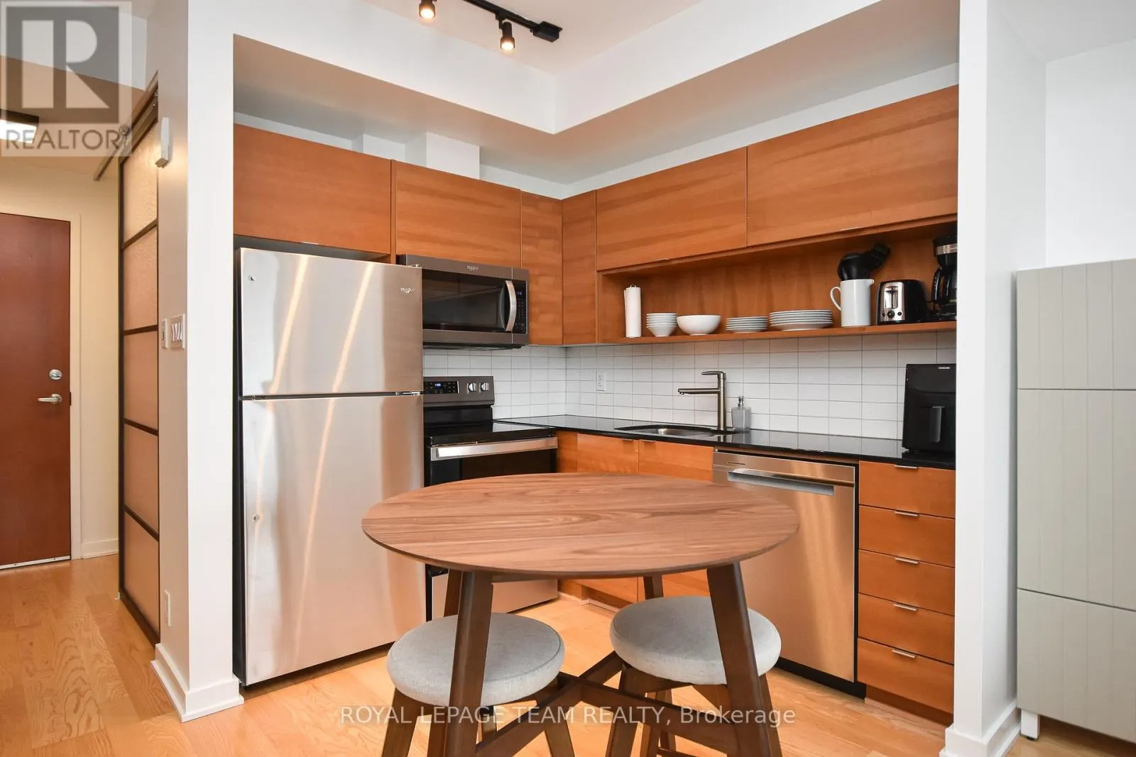 1206 - 324 LAURIER AVENUE W