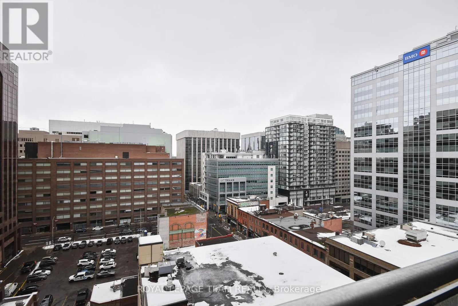 1206 - 324 LAURIER AVENUE W