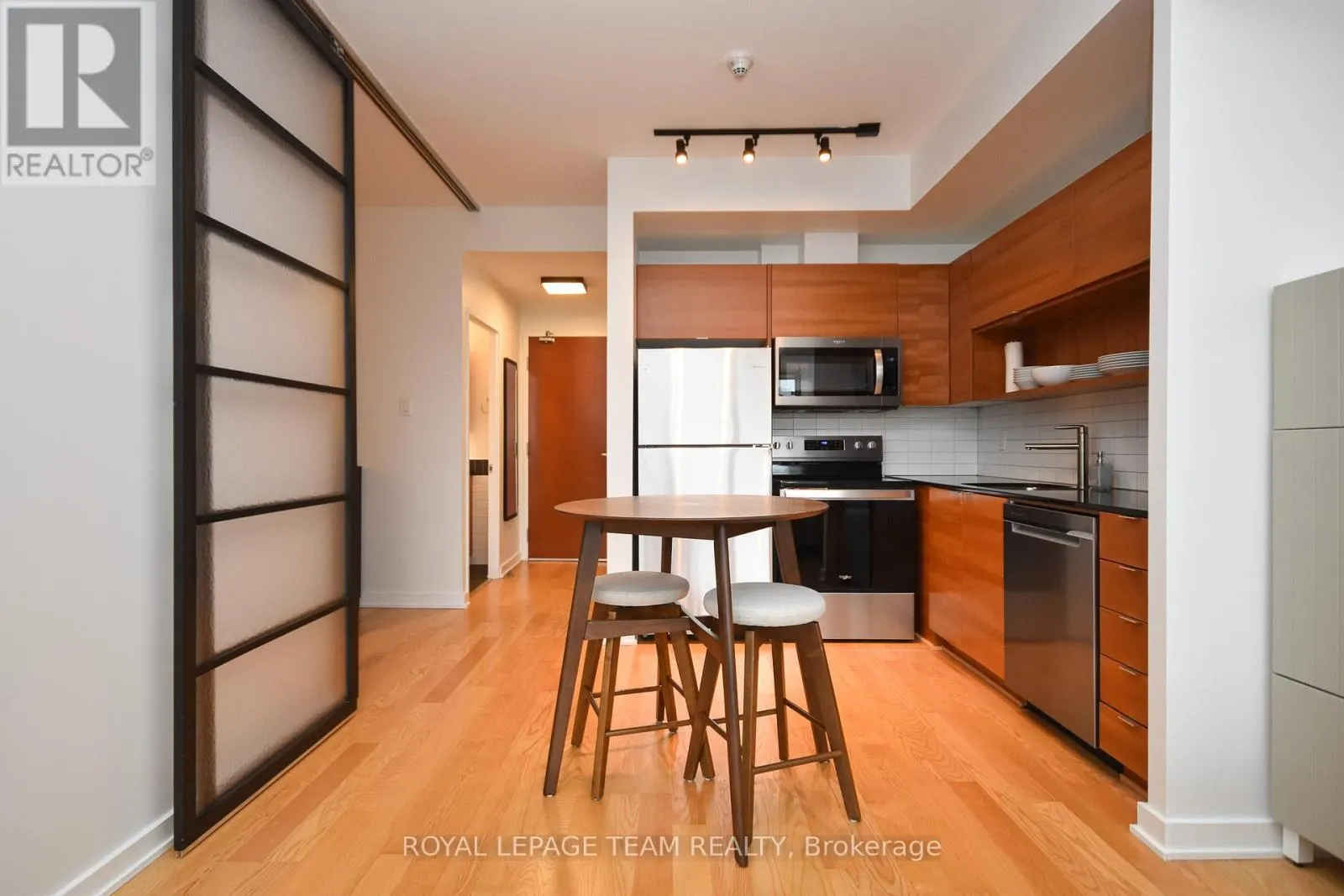 1206 - 324 LAURIER AVENUE