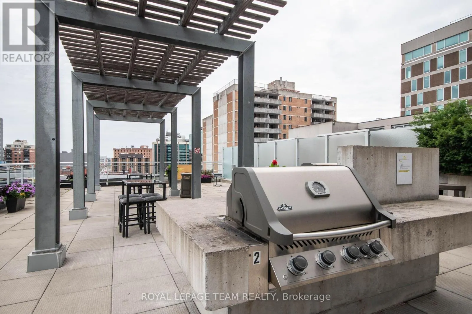 1206 - 324 LAURIER AVENUE