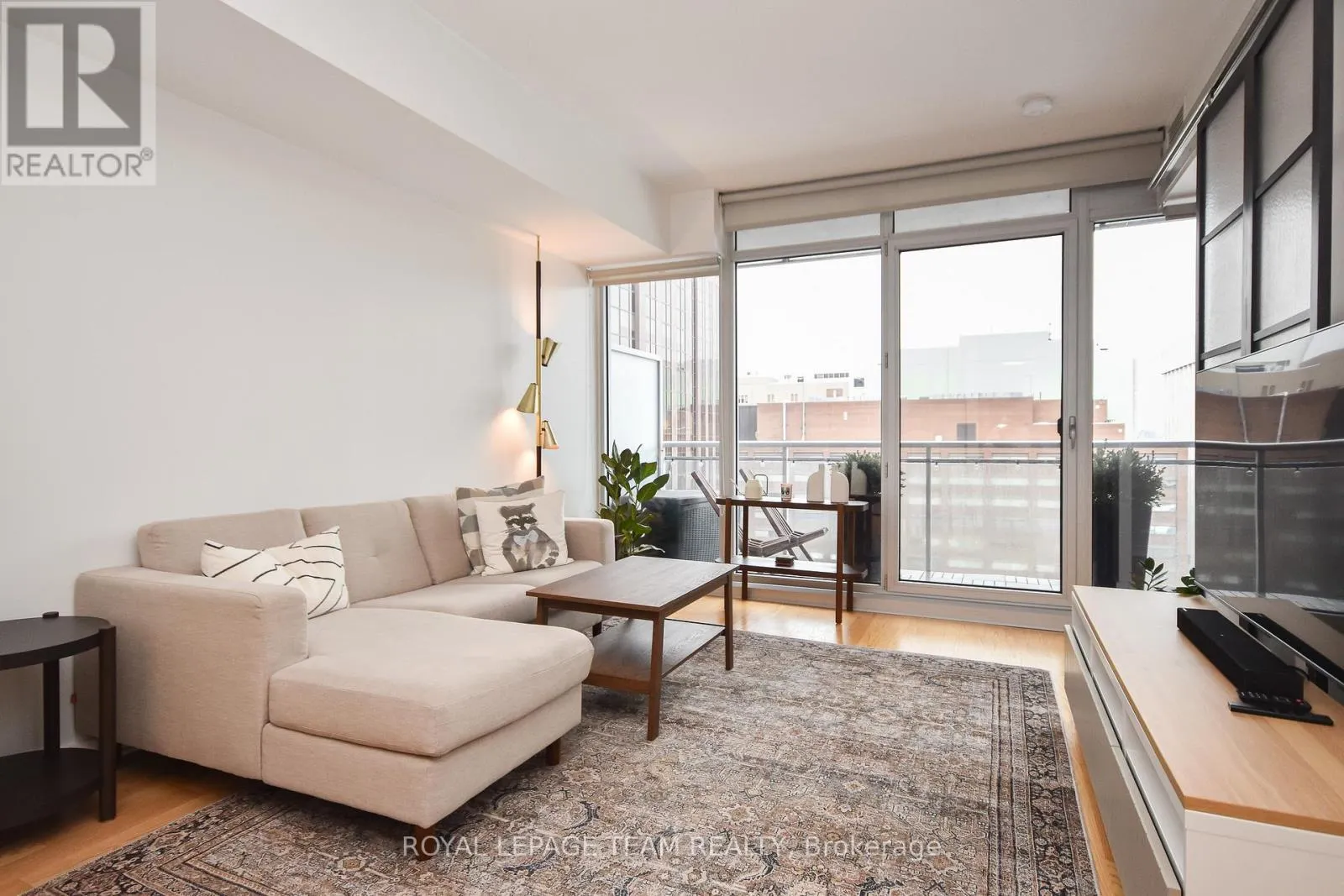 1206 - 324 LAURIER AVENUE