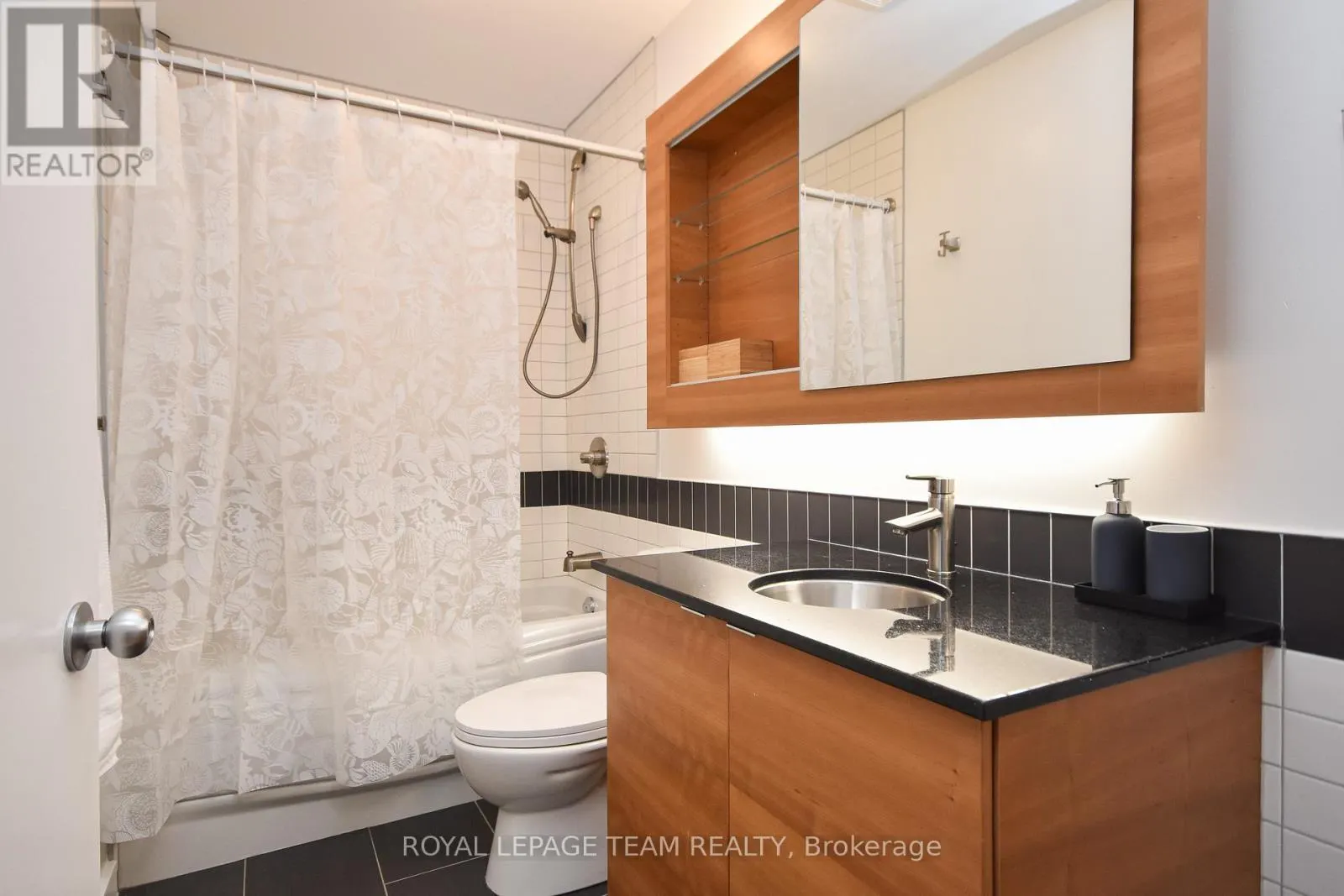 1206 - 324 LAURIER AVENUE