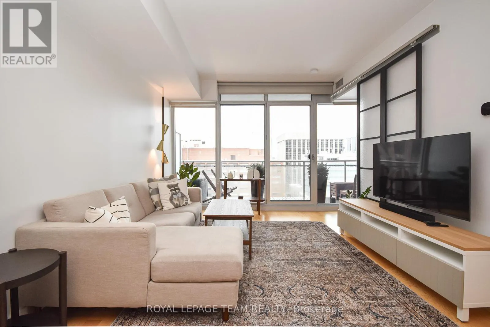 1206 - 324 LAURIER AVENUE