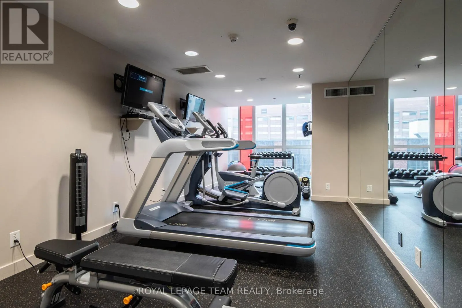 1206 - 324 LAURIER AVENUE