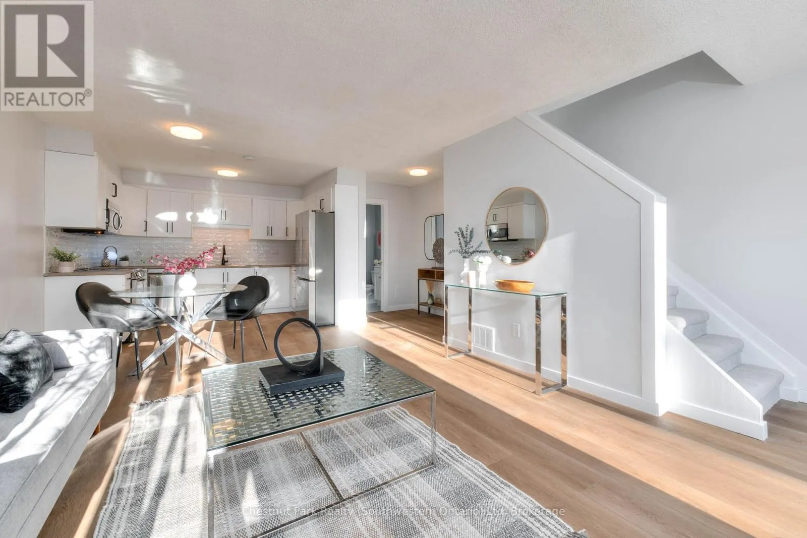 8 - 100 INKERMAN STREET, #8